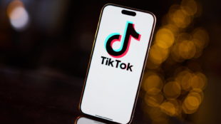 Écran de téléphone avec application Tik Tok