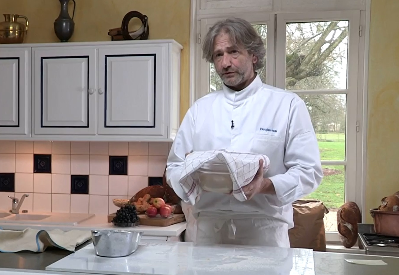mr poujaran est maitre boulanger
