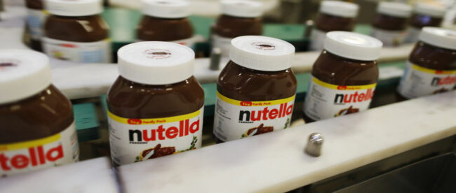 Usine-Ferrero-de-Villers-Ecalles Pots de Nutella sur la chaîne