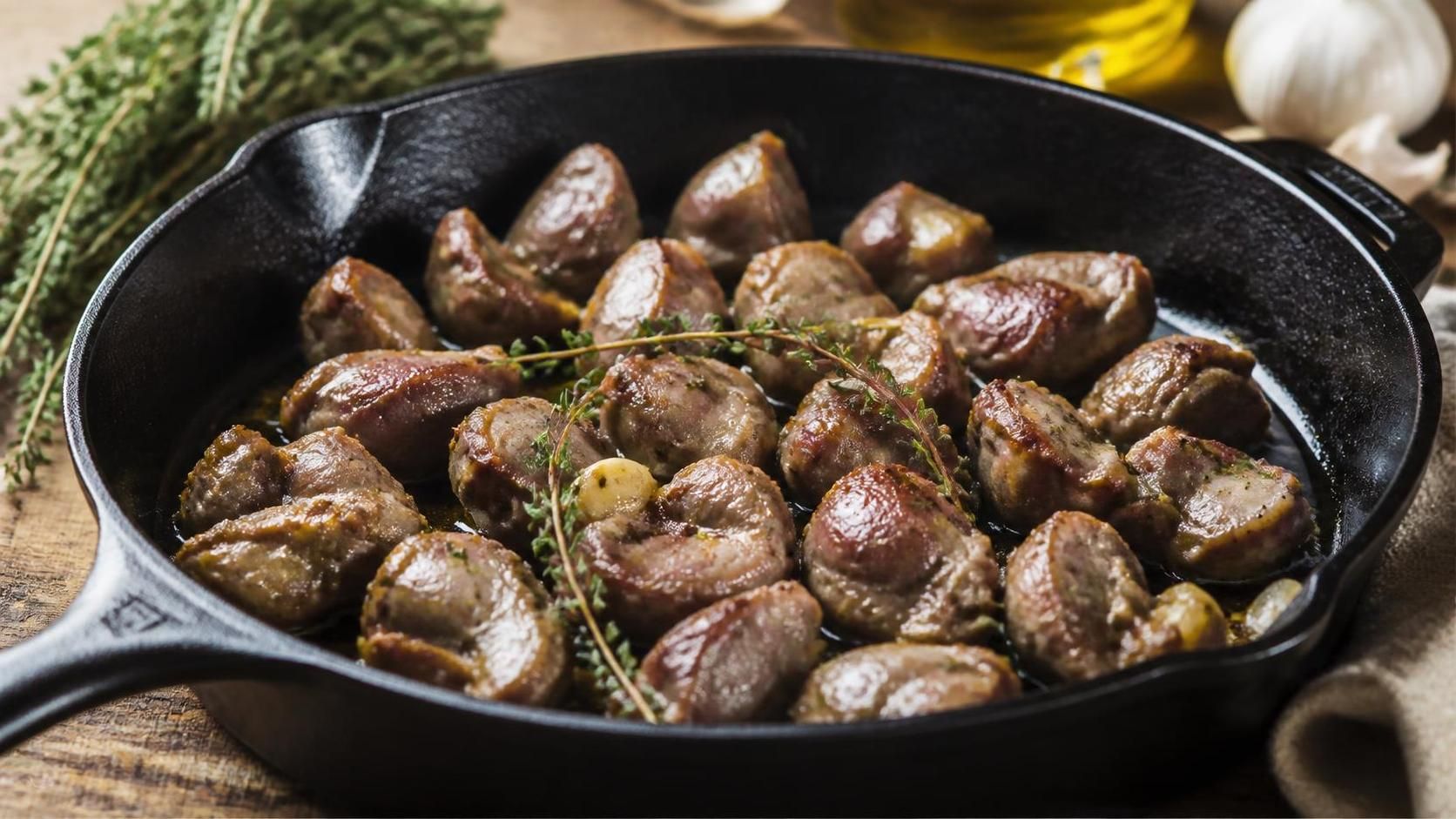apprenez à réussir la cuisson des gésiers à la poêle grâce à nos conseils et astuces simples pour un plat savoureux et fondant.