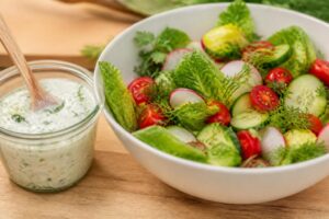 Découvrez une sauce légère et savoureuse sans huile pour sublimer vos salades