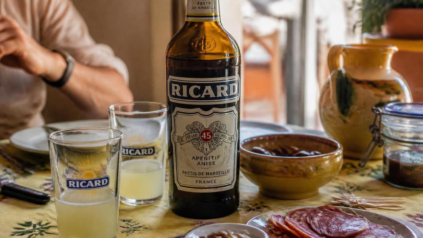 découvrez le prix d'une bouteille de ricard en 1990 et plongez dans le charme d'un classique apéritif à petit prix, entre nostalgie et histoire.