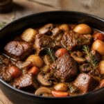 Ragoût savoureux de sanglier mijoté à la perfection