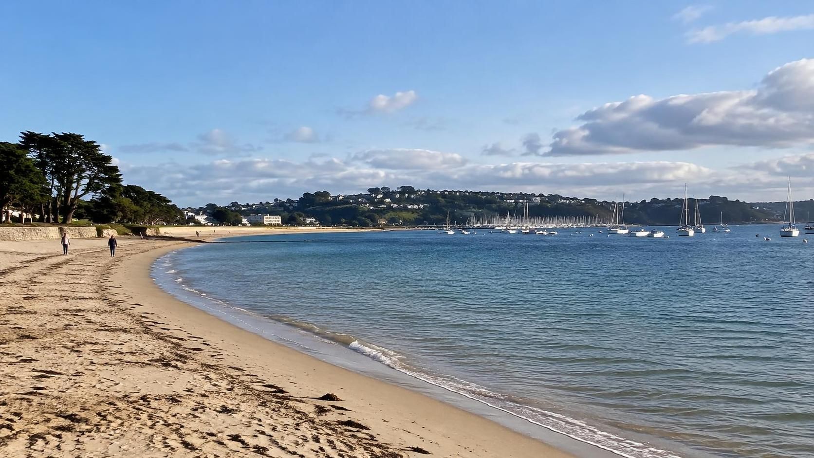 découvrez la charmante plage du moulin blanc, un lieu idéal pour profiter du bord de mer, se détendre et admirer de beaux paysages.